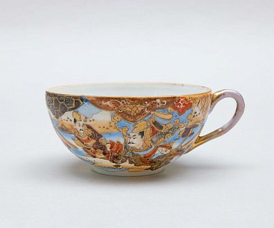 Чашка с изображением жанровой сцены. Япония, начало ХХ века.