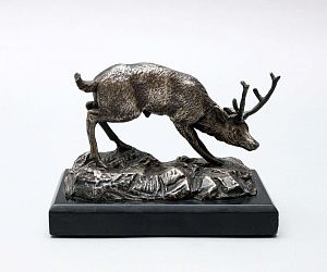 Скульптура "Олень" на постаменте. Западная Европа, конец XIX - начало XX века.