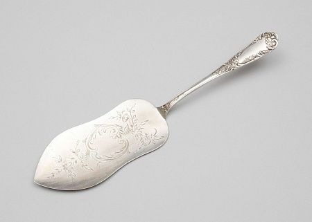 Лопатка для торта с растительным узором. Франция, фабрика Societe francaise d'alliages de metaux, 1900-е годы.