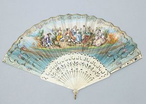Веер резной кости с пасторальными и галантными сценами. Франция, 1750-70 годы.