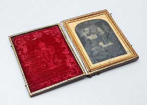 Дагеротип "Супружеский портрет" в футляре. Англия, 1850-е годы.