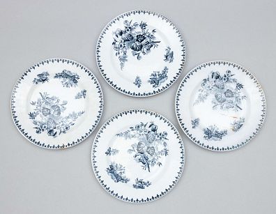 Четыре монохромные тарелки с изображениями петуний. Россия, фабрика М.С. Кузнецова в Твери, 1870-89 годы.