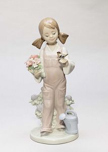 Статуэтка "Девочка с букетом и птицей". Испания, фирма Lladro, 1978 г.
