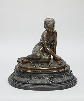 Скульптура "Играющая в кости". Франция, вторая половина XIX века.
Бронза, литье, патинирование, дерево, резьба.