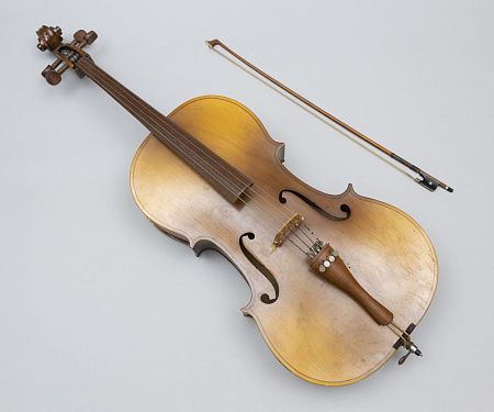 Виолончель 3/4 со смычком. Чехословакия, фирма Cremona Luby, 1969 г.