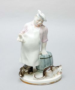 Скульптура "Повар и кот", по басне И.А. Крылова. СССР, Ленинградский фарфоровый завод, автор - В.А. Михалев, 1950-60-е годы.