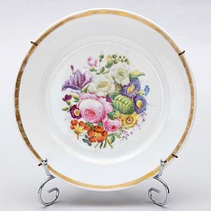 Тарелка с изображением роз и капусты. Западная Европа, вторая треть XIX века.