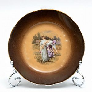 Тарелка "Саксонская уборка" коричневого крытья. Россия, Москва, фабрика Ф.Я. Гарднера, 1880-1910 годы.