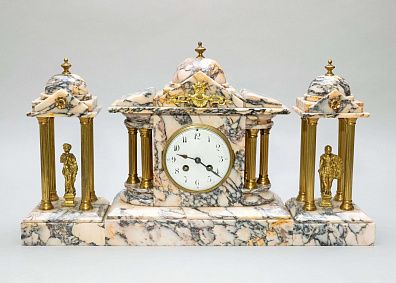 Часы каминные с декоративными портиками. Западная Европа, начало ХХ века.