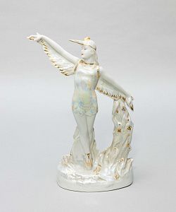 Скульптура "Балерина-Аист". СССР, Дмитровский фарфоровый завод, автор модели - М.А. Интизарян, 1954-60 годы.