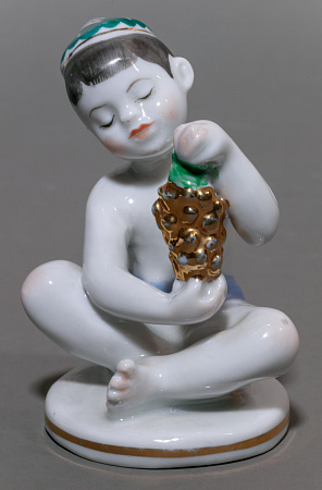 Фигура «Мальчик с виноградом». СССР. ЛФЗ. 1950–1960-е гг.
