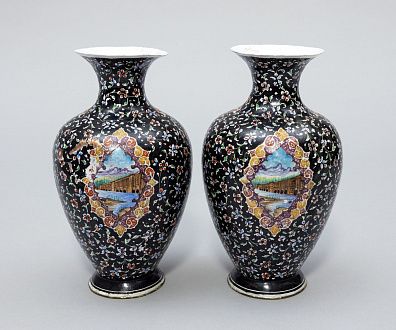 Парные вазы с восточными узорами. Ближний Восток, конец XIX - начало XX века.