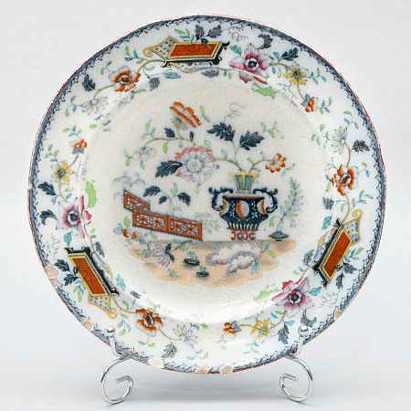 Тарелка в стиле шинуазри. Англия, William Brownfield & Sons, 1840-50-е годы.