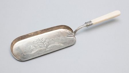 Лопатка для собирания крошек со скатерти. Великобритания, Sheffield, William Hutton & Sons, вторая половина XIX века.
