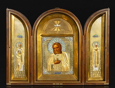 Складень трехстворчатый "Святые Серафим Саровский, Иоанн Богослов, Мария Египетская", в серебряном окладе с эмалями. 1898–1908 гг. Москва.