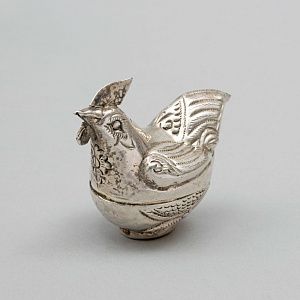 Шкатулка "Курочка с пасхальным яйцом". Россия, начало ХХ века.