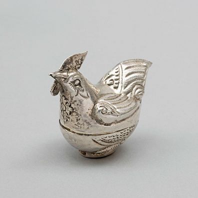 Шкатулка "Курочка с пасхальным яйцом". Россия, начало ХХ века.