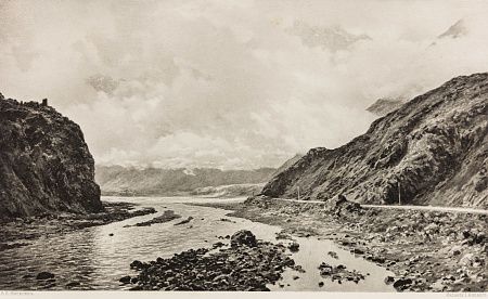 Киселёв Александр Александрович (1838–1911).Ущелье Кавказа.Из "Альбома гелиогравюр с картин русских художников". Издательство Кнебель. Конец XIX века.