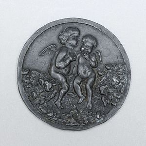 Плакетка "Путти в розовом саду". Западная Европа, первая половина XIX века.