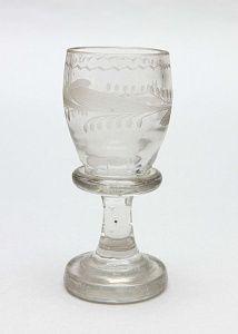 Рюмка с узором в виде ветки ландышей. Россия, 1790-1800 годы.