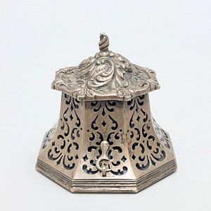 Чернильница серебряная с вкладышем кобальтового стекла. Германия, Лейпциг, фирма Strube & Sohn, 1907 г.
