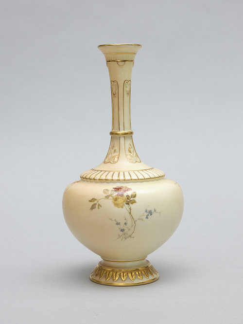 Ваза солифлер. Англия, фирма "Роял Вустер" ("Royal Worchester"). 1894.