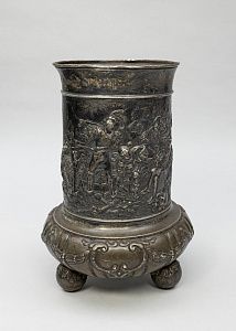 Ваза-шампанница со сценами из военной истории XVI века. Германия, Ханау, фирма Neresheimer&Sohne, 1893-1903 годы.