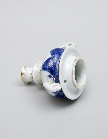 Лампада фарфоровая с кобальтовым декором. Россия, завод "Товарищества производства фарфоровых и фаянсовых изделий М.С. Кузнецова» (?). Конец XIX - начало XX века.